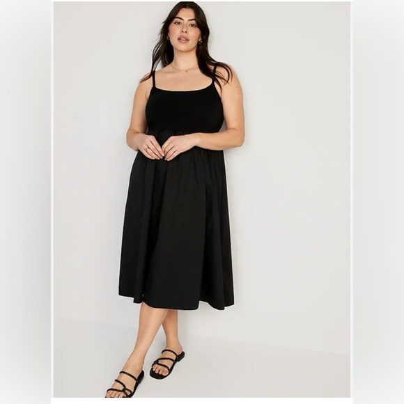Old Navy Dresses & Skirts - Old Navy fit and flare combination midi Spaghetti Strap dress